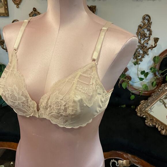 Vintage Victoria's Secret Gold Tag Embroidered Lace Semi-Sheer Bra Size 36B - Picture 2 of 4